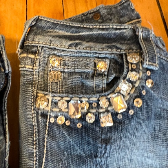 Lot of 3-Size 27 Miss Me Cuffed Capris - Picture 6 of 9